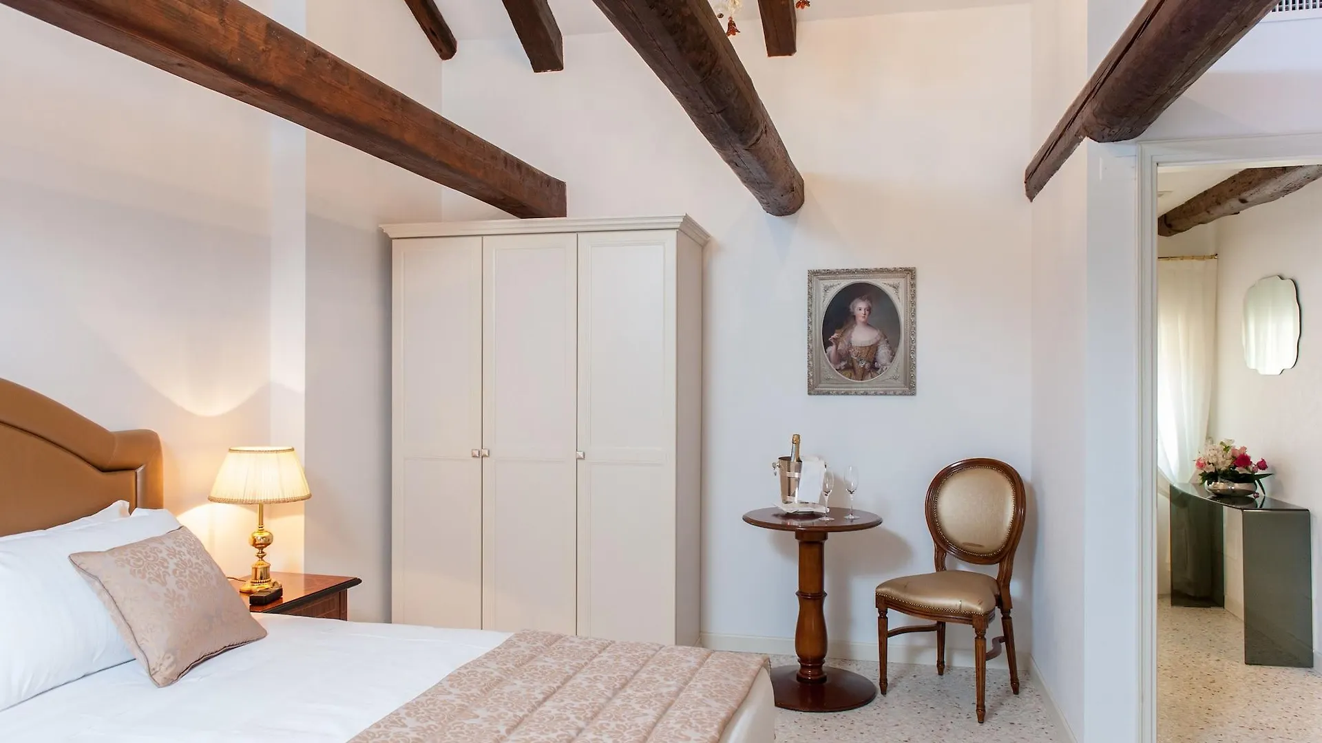 San Teodoro Palace - Luxury Apartments