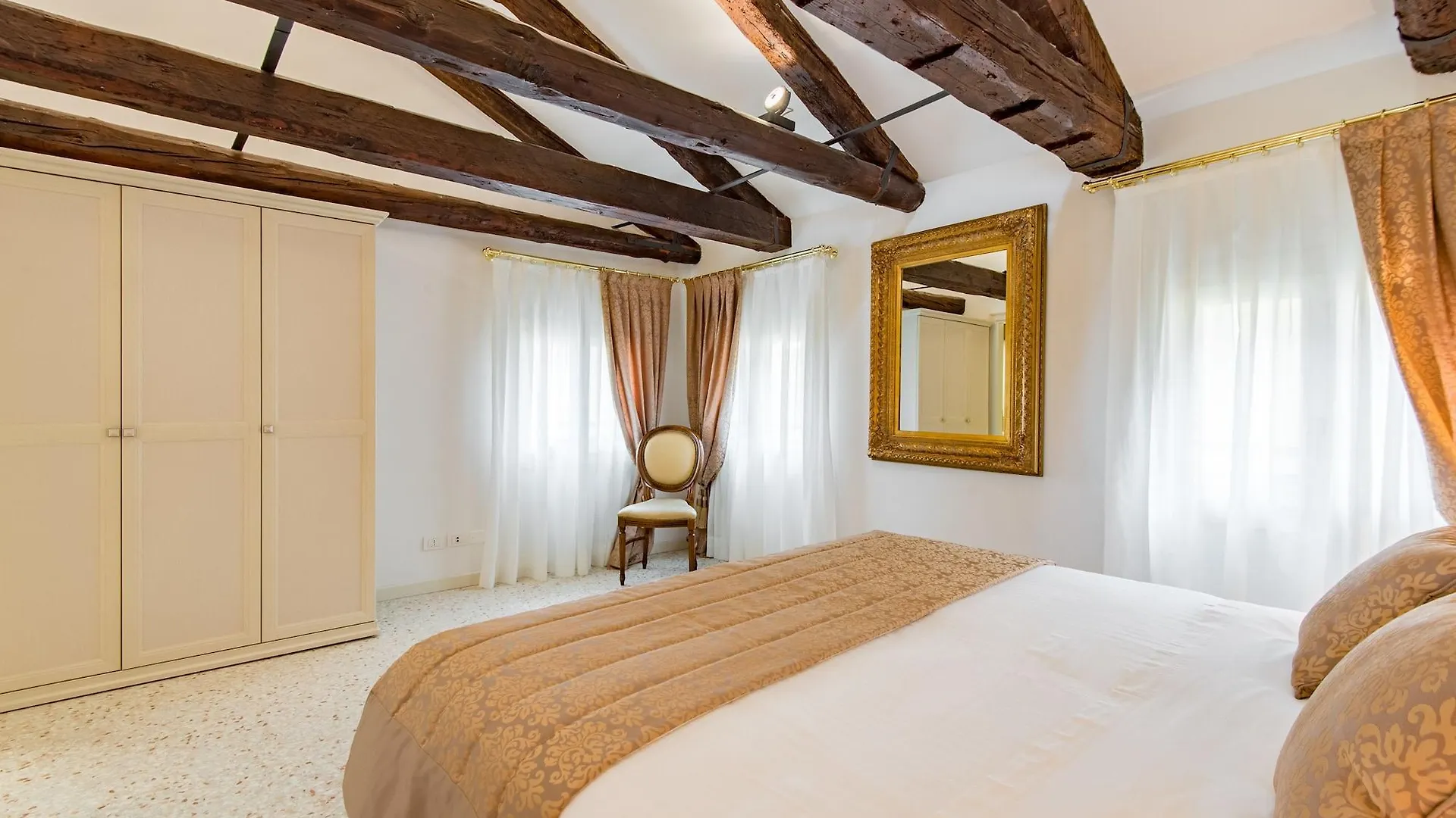 San Teodoro Palace - Luxury Apartments 0*, Venice Italy