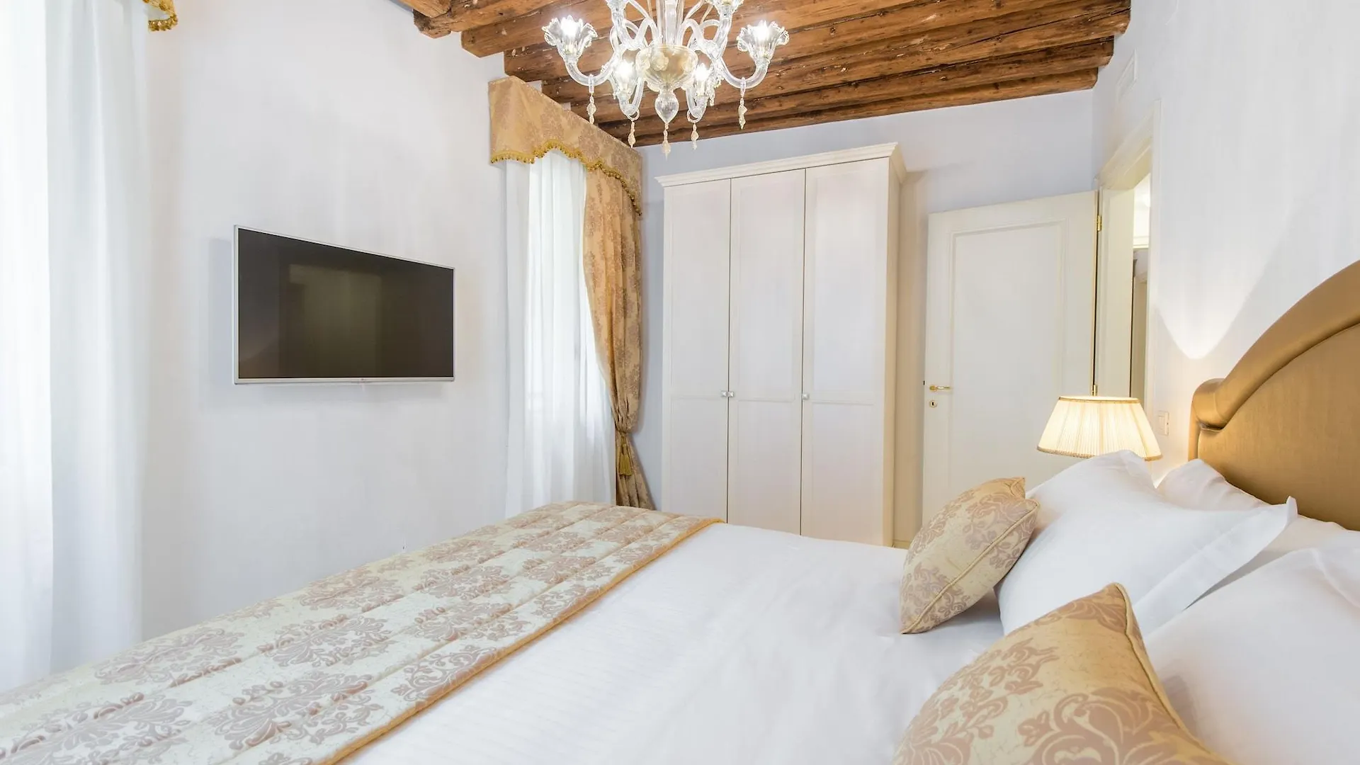 San Teodoro Palace - Luxury Apartments