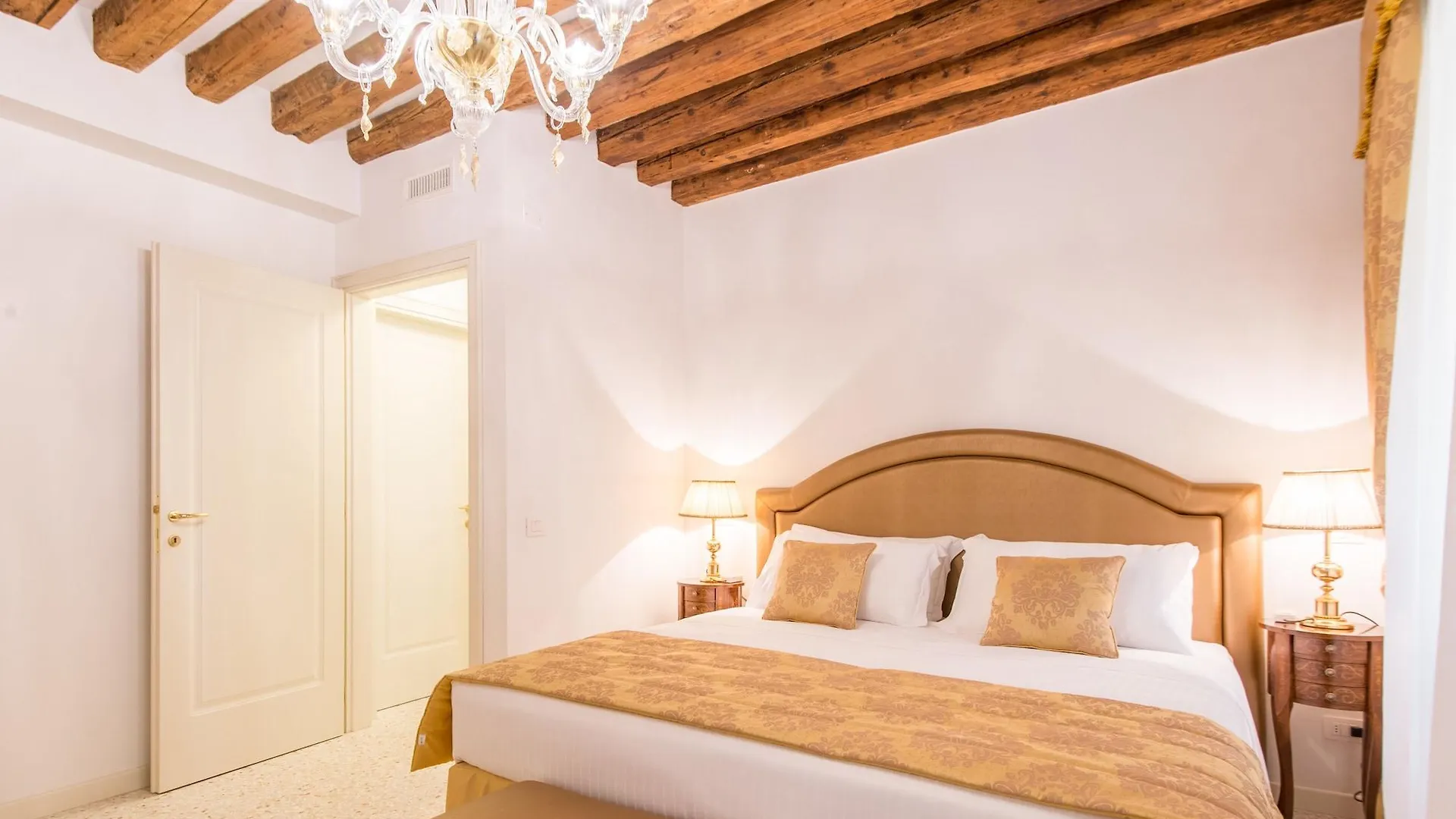 San Teodoro Palace - Luxury Apartments 0*, Venice Italy