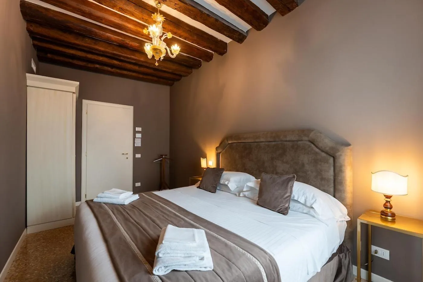 San Teodoro Palace - Luxury Apartments