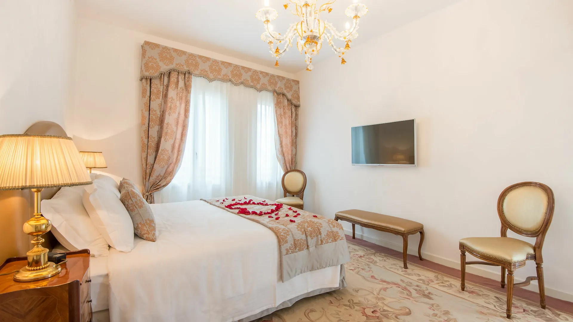 San Teodoro Palace - Luxury Apartments