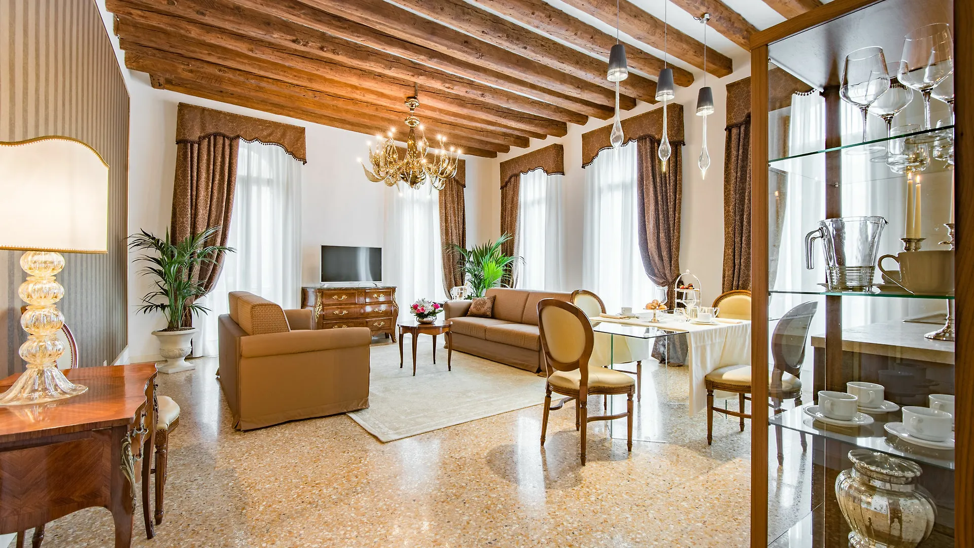 San Teodoro Palace - Luxury Apartments